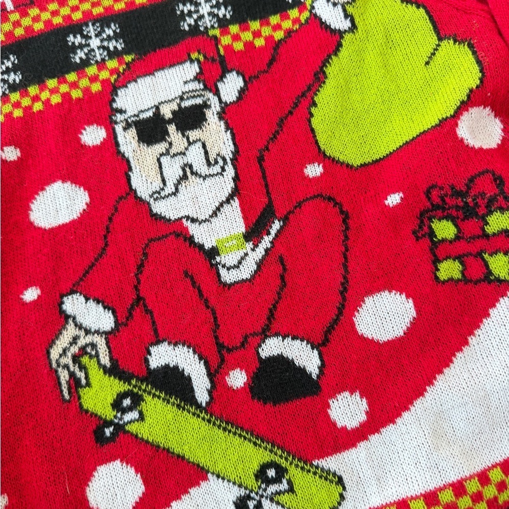 Well Worn Red‎ Santa Skateboard Christmas Ugly Sweater Sz S kids Festive Core